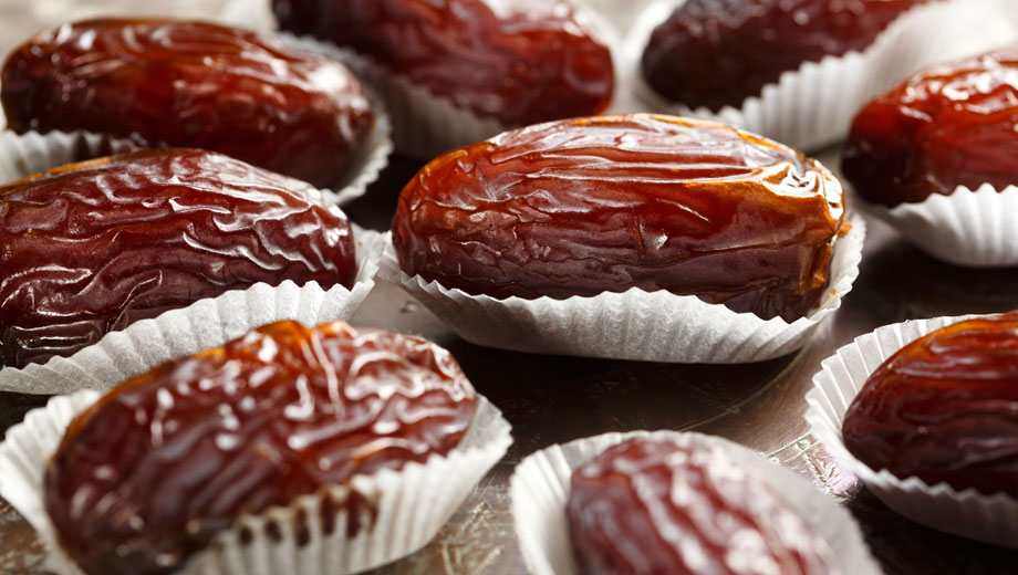 Premium hurma çeşitleri Acve Medjoul Mebrum Amber Sugai ve Hudri hurmalarından oluşan özel seçkidir